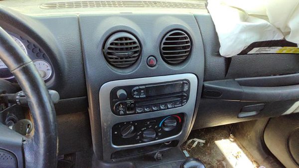 2004 Jeep Liberty Trim Bezel Around Radio Surround Dash Panel Oem Gray Dv — photo 2