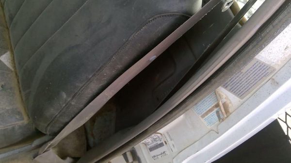 1996-1997 Ford F450 Driver Left Front Seat Belt Retractor Oem Shoulder Gray — photo 6