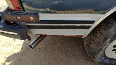 91-94 Chevy S10 Blazer Passenger Right Rear Moulding On Quarter Panel Oem Blue