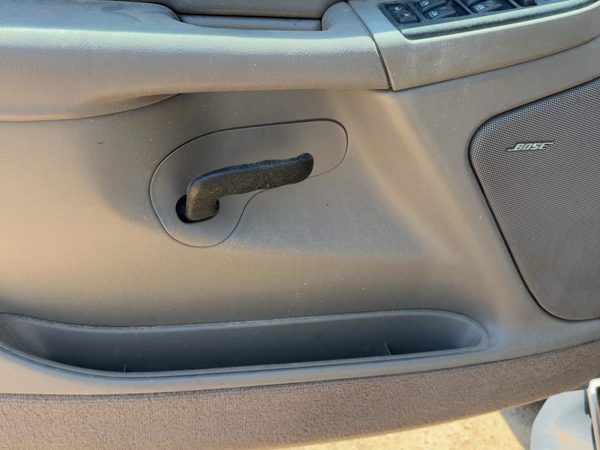 05 Suburban 1500 Driver Left Front Door Trim Panel With Master Switch Gray 92I — photo 5