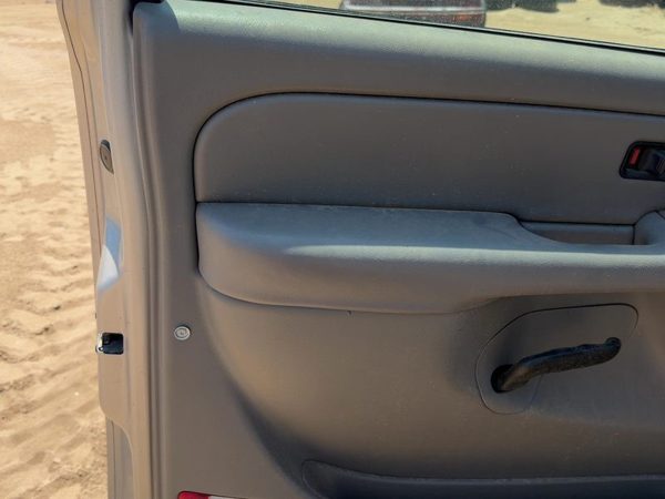 05 Suburban 1500 Driver Left Front Door Trim Panel With Master Switch Gray 92I — photo 9