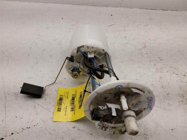2011 Free Shipping + Fuel Pump Assembly Sending Unit 2.0L Fits 11-12 Regal OEM — photo 1