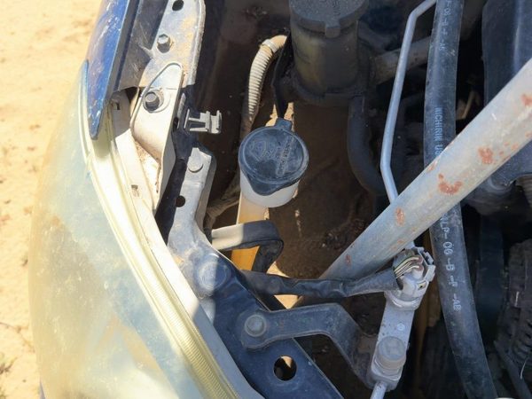 03-08 Matrix Xr Windshield Washer Fluid Reservoir With Pump Oem Wiper Tank — photo 2