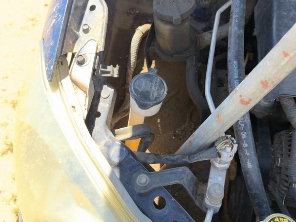 03-08 Matrix Xr Windshield Washer Fluid Reservoir With Pump Oem Wiper Tank — photo 1