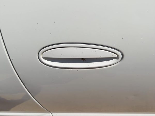 04-07 Chevy Monte Carlo Passenger Right Front Outside Door Handle Oem White 40U — photo 2