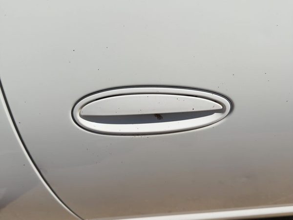 04-07 Chevy Monte Carlo Passenger Right Front Outside Door Handle Oem White 40U — photo 3