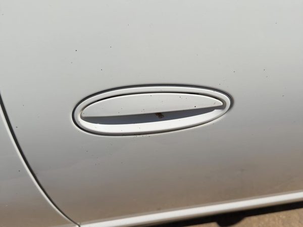 04-07 Chevy Monte Carlo Passenger Right Front Outside Door Handle Oem White 40U — photo 4