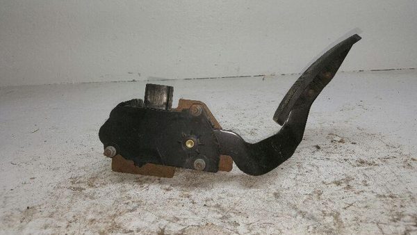 2005 F250sd Misc. Interior Part F250 Super Duty Throttle Pedal Assembly OEM — photo 3