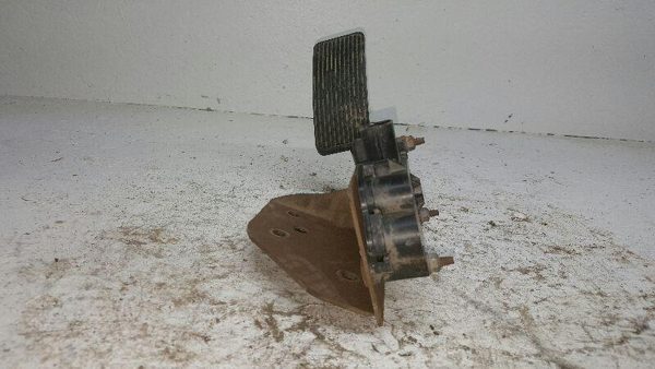 2005 F250sd Misc. Interior Part F250 Super Duty Throttle Pedal Assembly OEM — photo 2