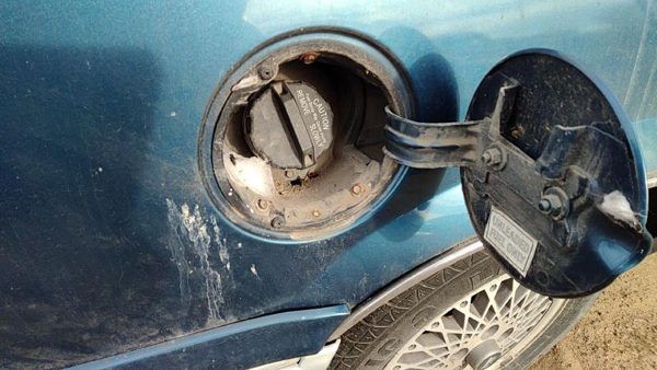 88-91 Olds Cutlass Calais Fuel Filler Neck Assembly With Gas Cap Oem 2 Door — photo 1