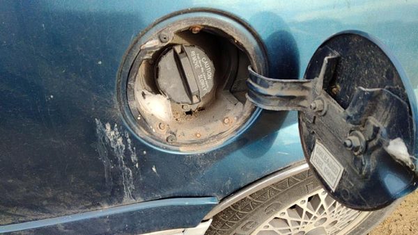 88-91 Olds Cutlass Calais Fuel Filler Neck Assembly With Gas Cap Oem 2 Door — photo 2