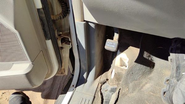 2008-2010 Dodge Grand Caravan Driver Left Lower Kick Trim Panel Oem Gray Ds — photo 3