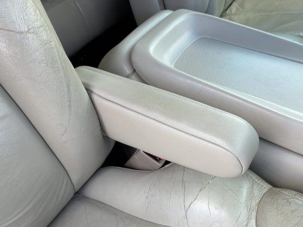 2000-2002 Chevy Suburban Passenger Right Front Arm Rest Side Seat Oem Tan 52I — photo 2