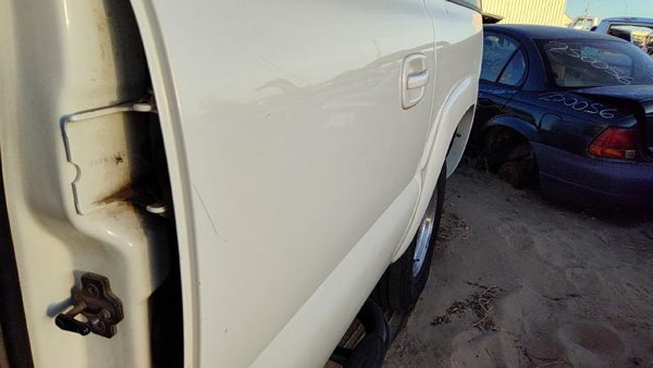 2001 Suburban 1500 Rear Door LH 50U Summit White — photo 5