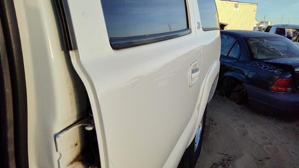 2001 Suburban 1500 Rear Door LH 50U Summit White — photo 4