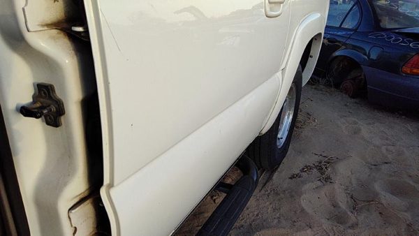 2001 Suburban 1500 Rear Door LH 50U Summit White — photo 6