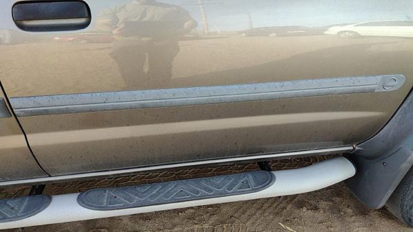 2002-2004 Nissan Xterra Passenger Right Front Moulding From Door Oem Trim Strip — photo 1
