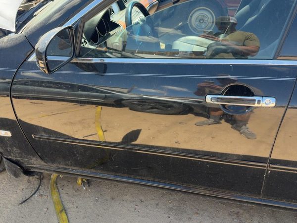 2007 INFINITI M35 Front Door LH Black Obsidian KH3 — photo 2
