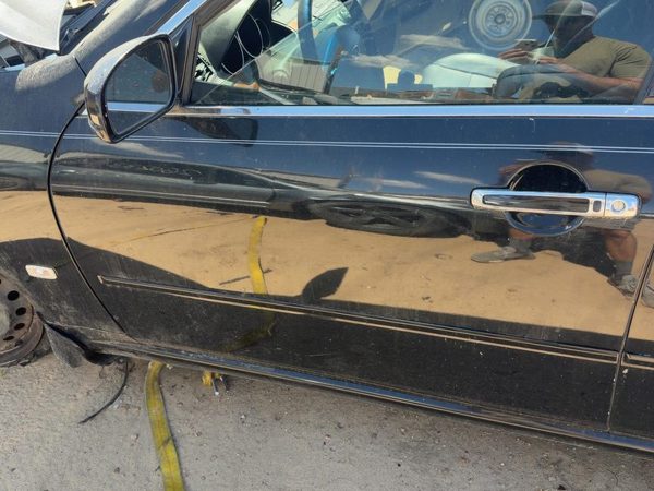 2007 INFINITI M35 Front Door LH Black Obsidian KH3 — photo 1