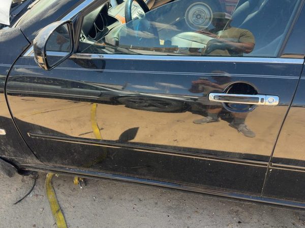 2007 INFINITI M35 Front Door LH Black Obsidian KH3 — photo 3