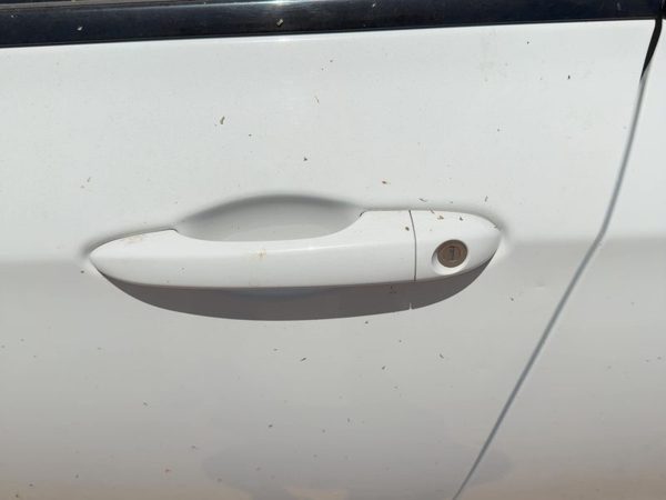 2013-2016 Dodge Dart Driver Left Front Outside Door Handle Oem White Pw7 — photo 1