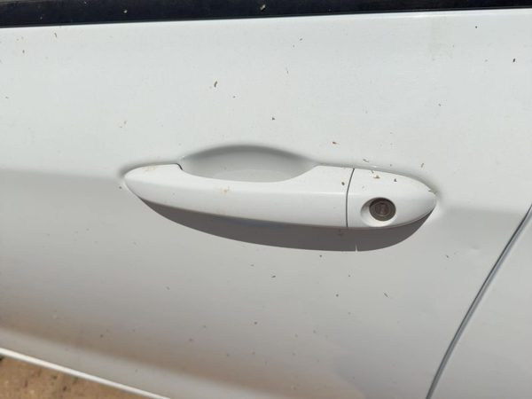 2013-2016 Dodge Dart Driver Left Front Outside Door Handle Oem White Pw7 — photo 3