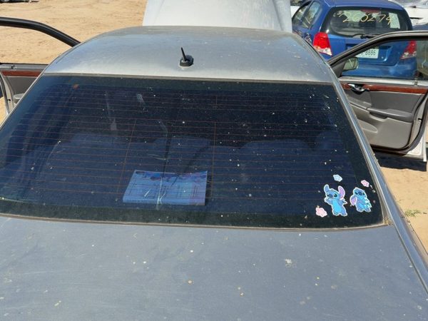 2005 Cadillac Deville Back Glass/window — photo 3
