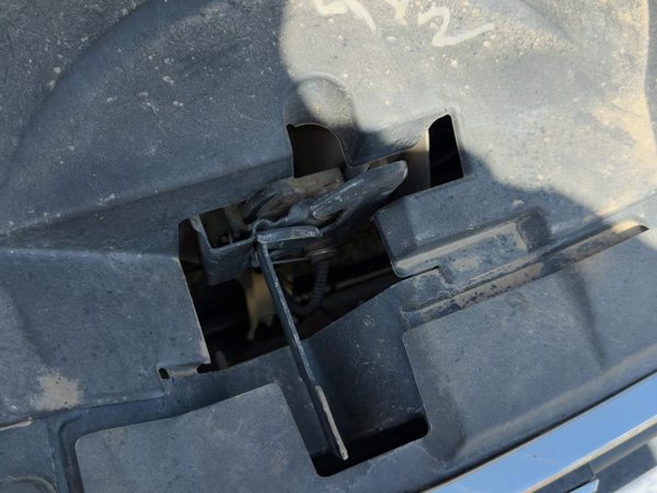 2006-2007 Chevy Monte Carlo Hood Latch Assembly With Bracket Oem 15884618 — photo 4