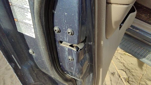 1995-2005 Ford Explorer Driver Left Front Door Latch With Rods/Cables Oem — photo 2