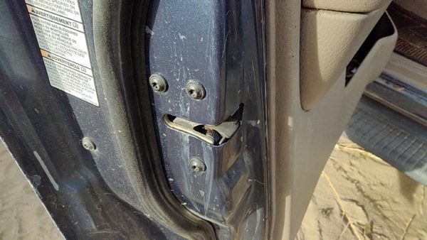 1995-2005 Ford Explorer Driver Left Front Door Latch With Rods/Cables Oem — photo 1