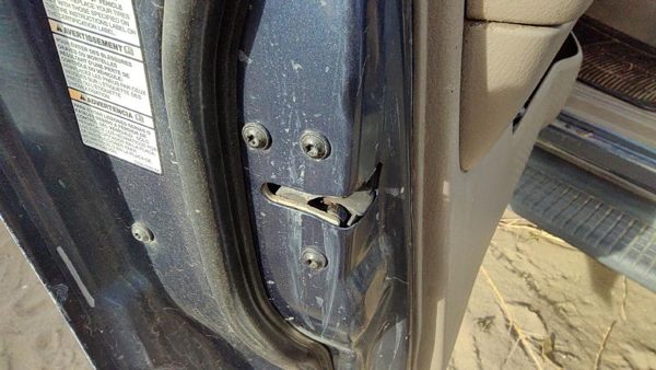 1995-2005 Ford Explorer Driver Left Front Door Latch With Rods/Cables Oem — photo 3
