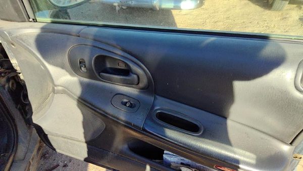 2001-2003 Dodge Intrepid Passenger Right Front Door Trim Panel With Switches — photo 3