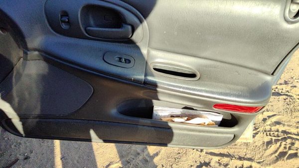 2001-2003 Dodge Intrepid Passenger Right Front Door Trim Panel With Switches — photo 7