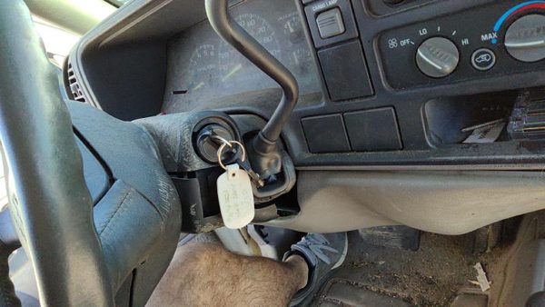 1995-1996 Chevy Silverado 1500 Steering Column Assembly Oem 26055129 — photo 3