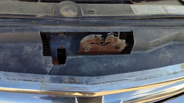 1995-1999 Chevy Suburban Hood Latch Assembly With Bracket Oem — photo 3