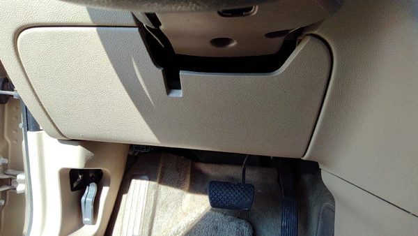 2006-2011 Chevy Hhr Lower Dash Under Column Knee Bolster Trim Panel Oem Tan 32B — photo 2
