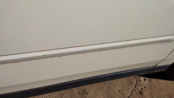 04-08 New Style Malibu Passenger Right Front Moulding From Door Trim White 40U — photo 4