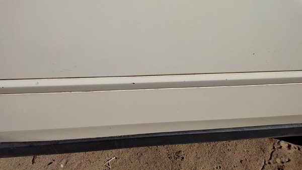 04-08 New Style Malibu Passenger Right Front Moulding From Door Trim White 40U — photo 3
