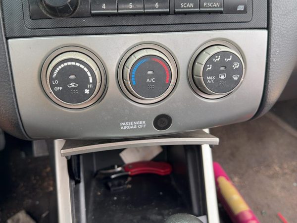 05-06 Nissan Altima Temperature Control Module In Dash Heater Ac Head Unit Oem — photo 2