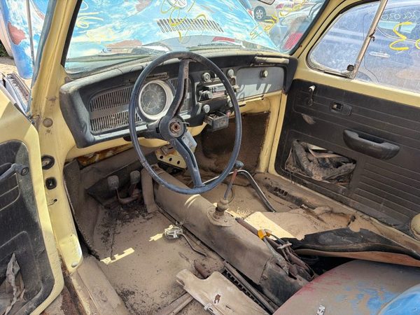 1971 Volkswagen Beetle — vehicle photo 2