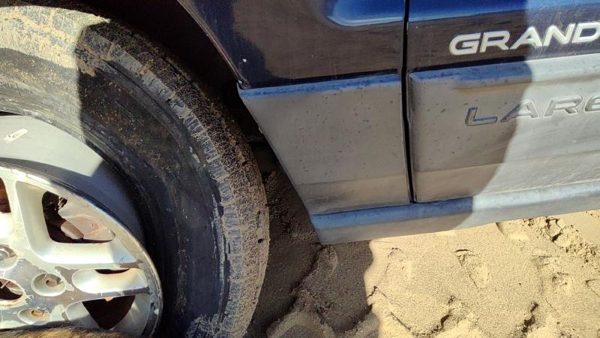 2003-2004 Jeep Grand Cherokee Driver Left Moulding From Fender Oem Trim Strip — photo 2