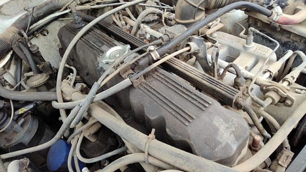 1991-1995 Jeep Cherokee Valve Cover Oem 4.0L — photo 3