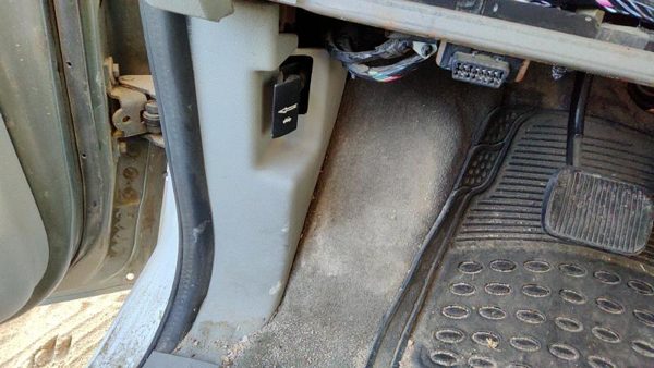 2004-2007 Ford Freestar Driver Left Lower Kick Trim Panel Oem Gray — photo 1