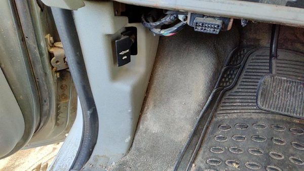 2004-2007 Ford Freestar Driver Left Lower Kick Trim Panel Oem Gray — photo 3