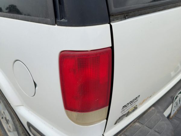 1995-2005 Chevy S10 Blazer Driver Left Tail Light Brake Lamp Oem Rear 19179358 — photo 2