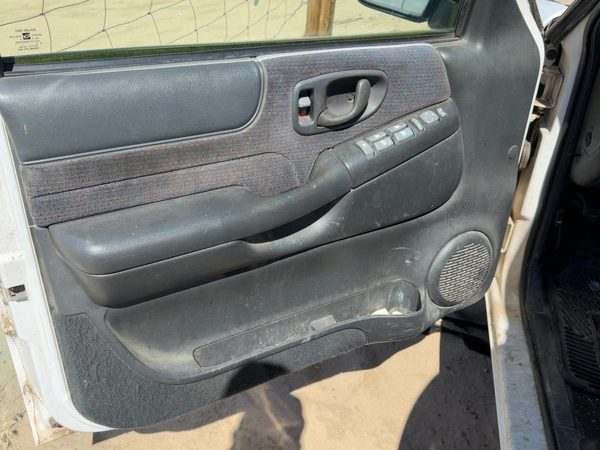 2001 Chevy S10 Blazer Driver Left Front Door Trim Panel Graphite 12H 15018300 — photo 1