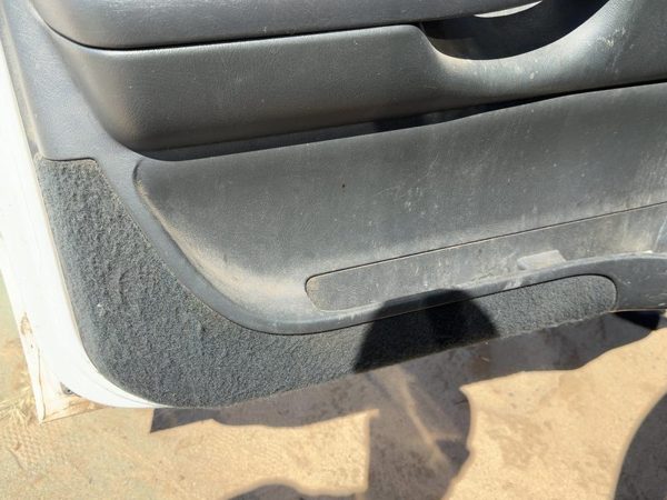 2001 Chevy S10 Blazer Driver Left Front Door Trim Panel Graphite 12H 15018300 — photo 12