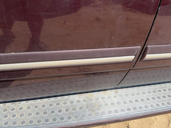 04-05 Durango Passenger Rear Moulding From Door Back Trim Strip Molten Red Pr8 — photo 3