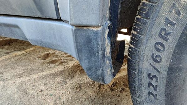 2012 Subaru Legacy Fender Flare RH 7J Satin White — photo 1