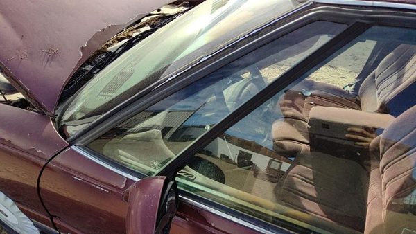 92-99 Buick Lesabre Driver Left Front Vent Window Small Door Glass With Frame — photo 1